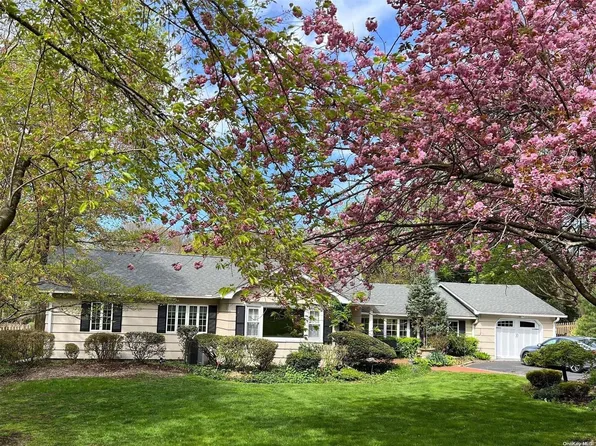 27 Old Hills Lane, Greenlawn, NY 11740