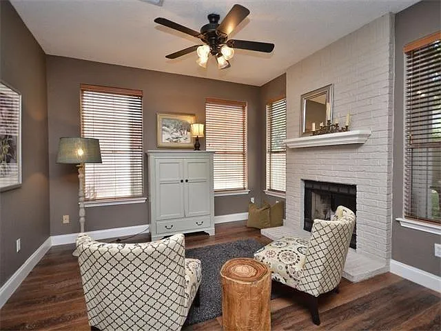 4 bed, 2.5 bath, 1969 sqft, $2,350 — Photo 3