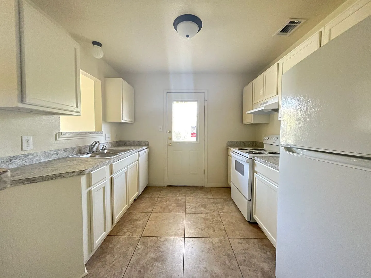 2609 Vernice Loop — Photo 3
