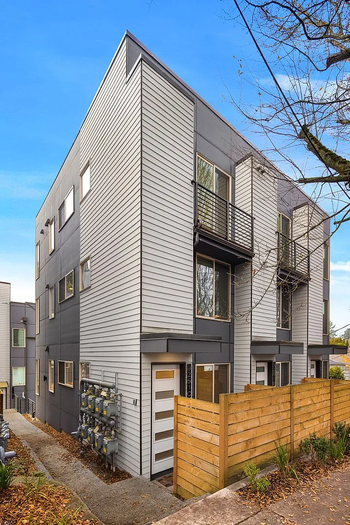 Building Photo - 9251 35th Ave SW #C
