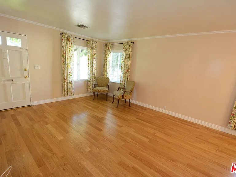 12944 Haynes St — Photo 5