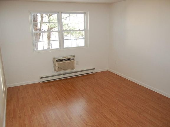 4th image of 232 Low St APT 13