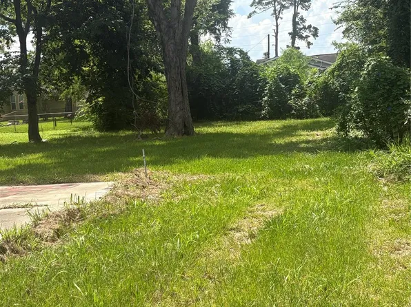 2031 Delaware St, Beaumont, TX 77703