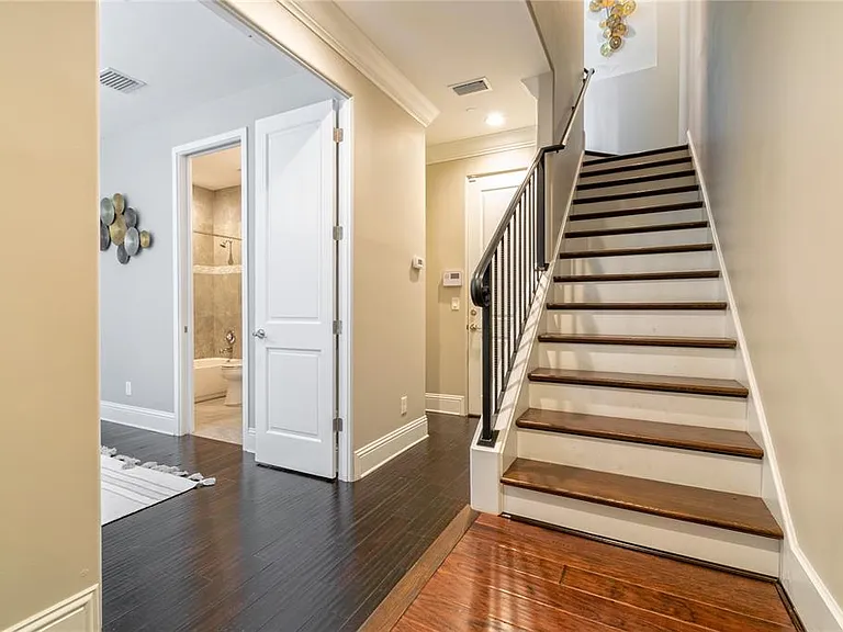 653 E Jackson St — Photo 9