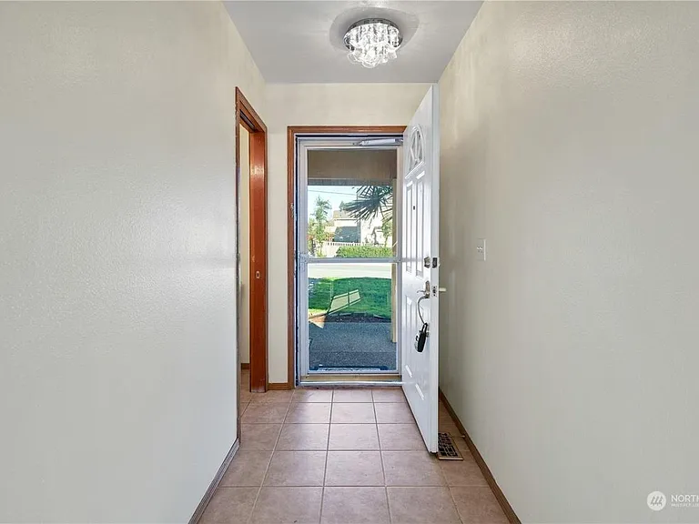 912 137th St SW — Photo 3