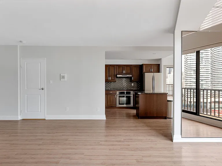33 Harbour Sq #2208 — Photo 7