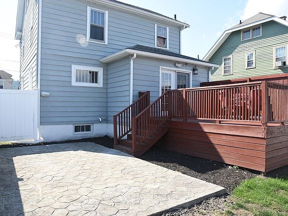 3rd image of 1058 Lincoln St