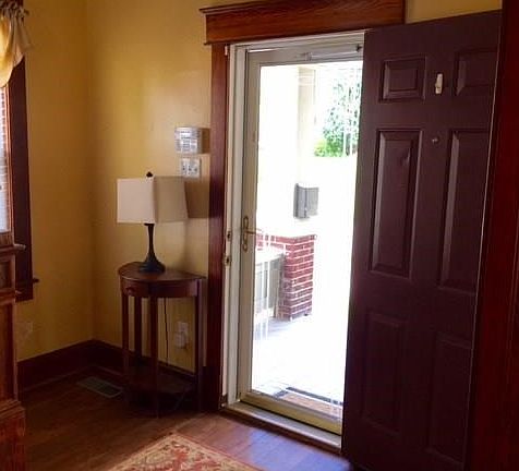 5th image of 922 Phillips St