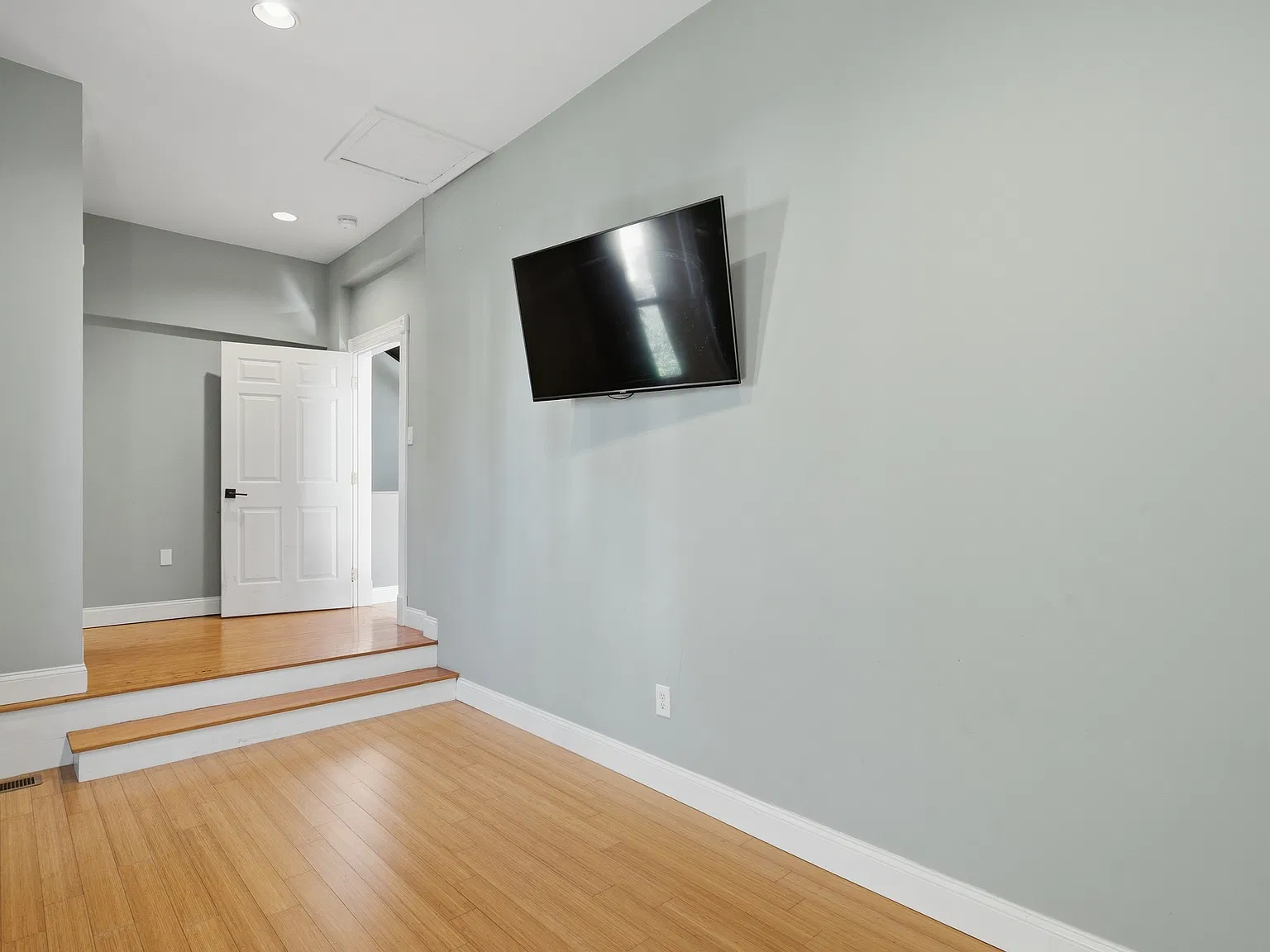 2 bed, 2175 sqft, $3,500 — Photo 2