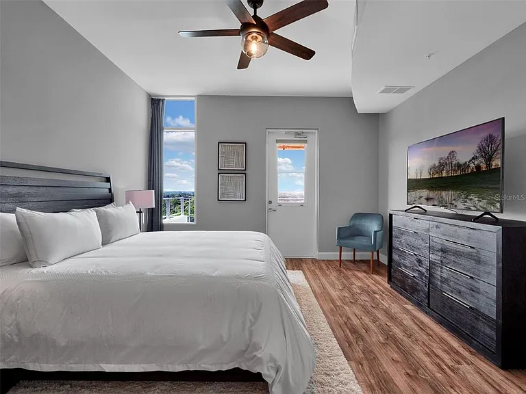 525 E Jackson St — Photo 20