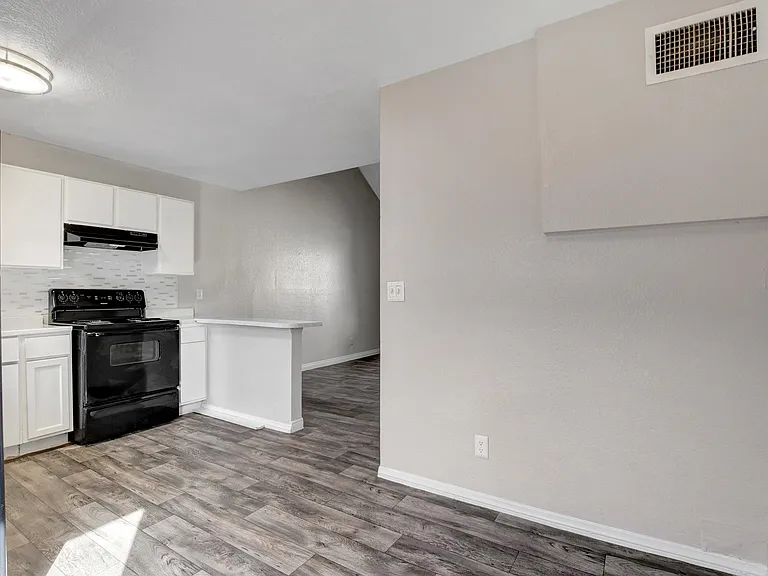 Green Tree Apartments — Photo 43