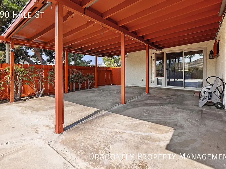 490 Hale St — Photo 28