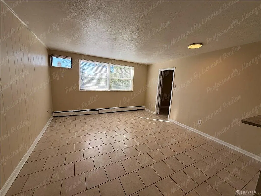 947 Grand Ave — Photo 3