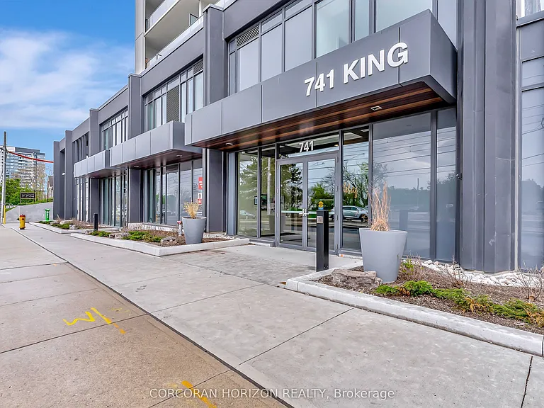 741 King St W #1711 — Photo 5
