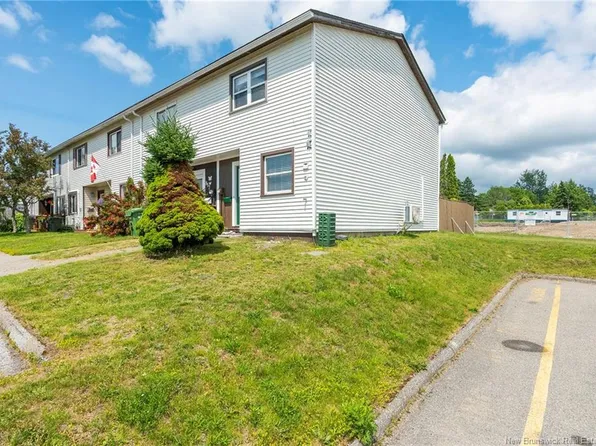 819 Highmeadow Dr, Saint John, NB E2J 3X3