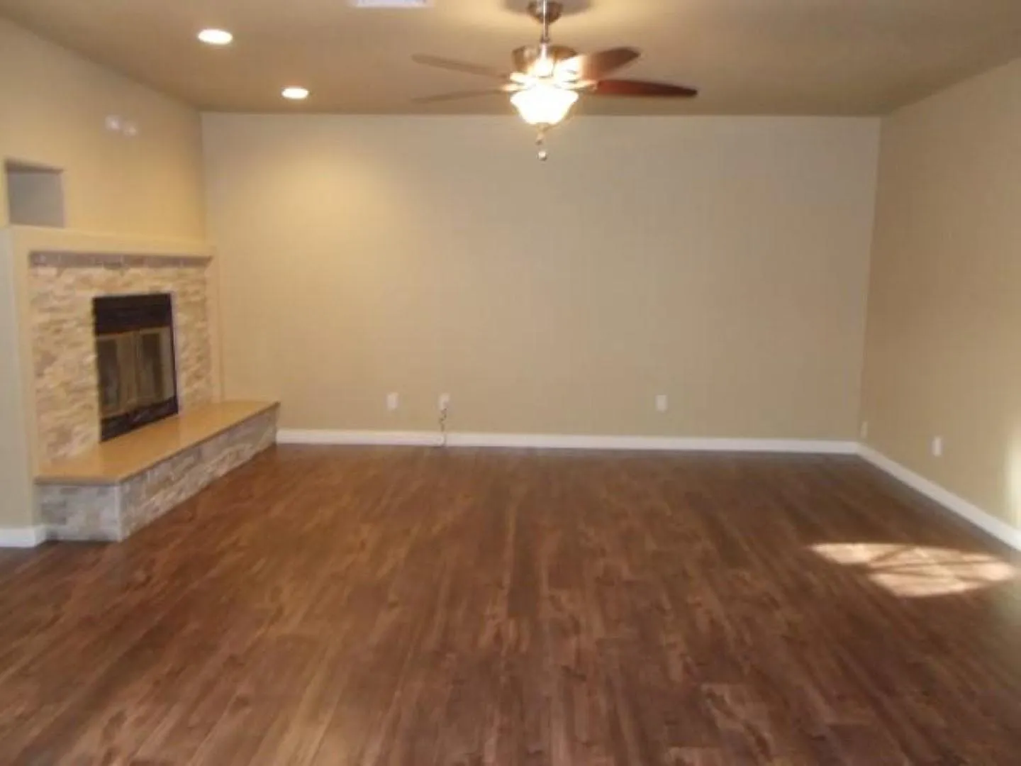 2 bed, 1029 sqft, $1,350 — Photo 1