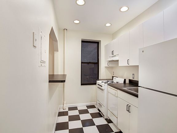 4th image of 337 W 21st St APT 1E