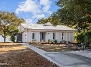 357 Dogwood Ln E, Hampstead, NC 28443