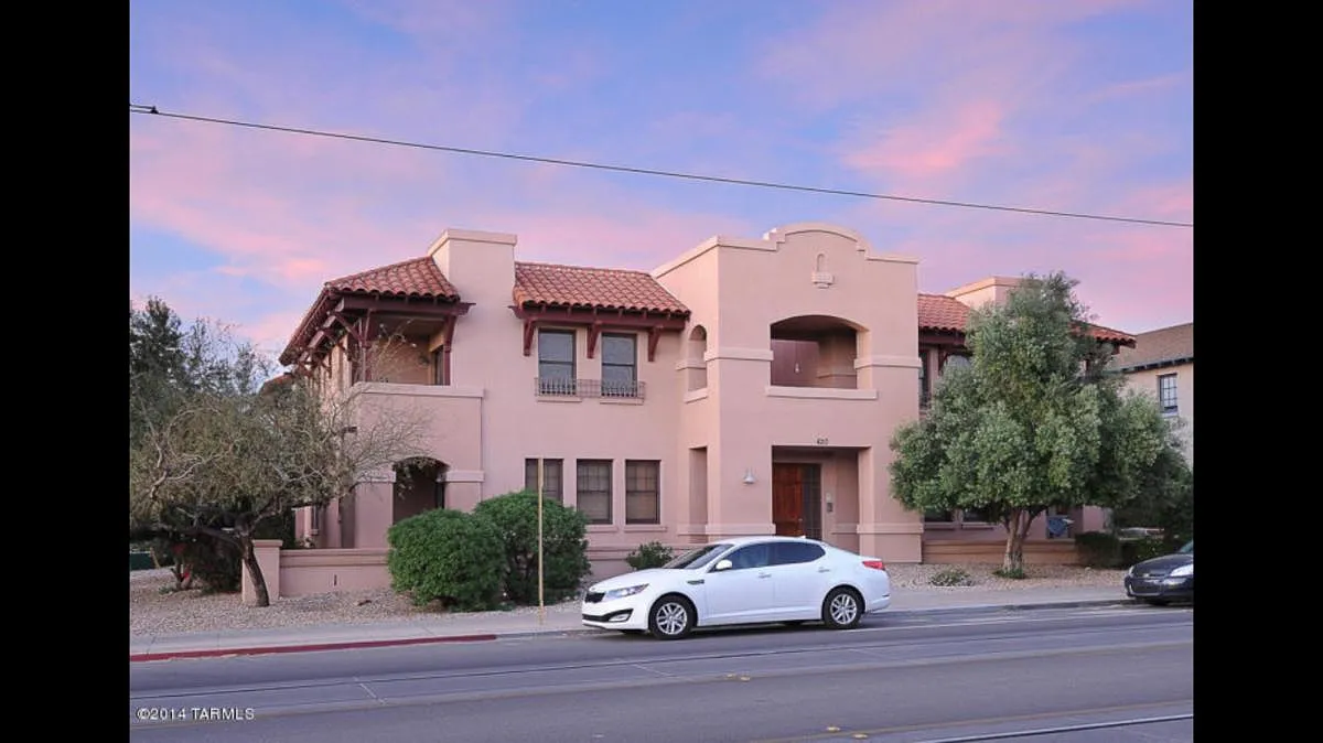 620 E Harvill Drive — Photo 2