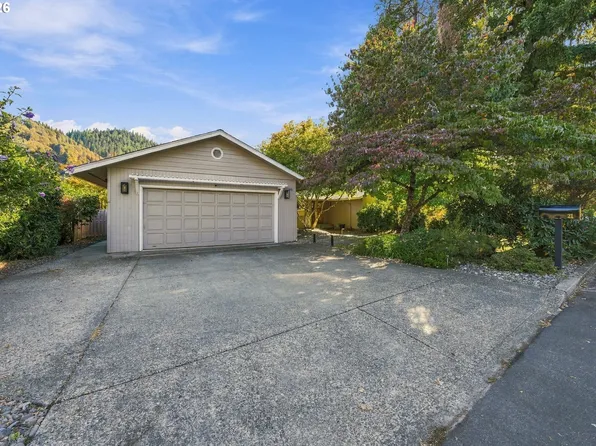 21 N River Dr, Roseburg, OR 97470