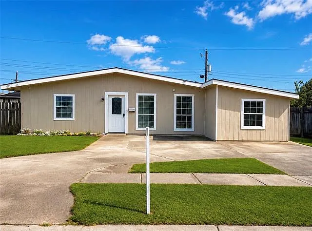 429 E Butterfly Cir — Photo 1