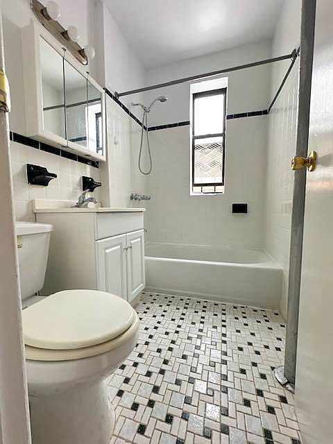 1st image of 118 Post Ave APT 4