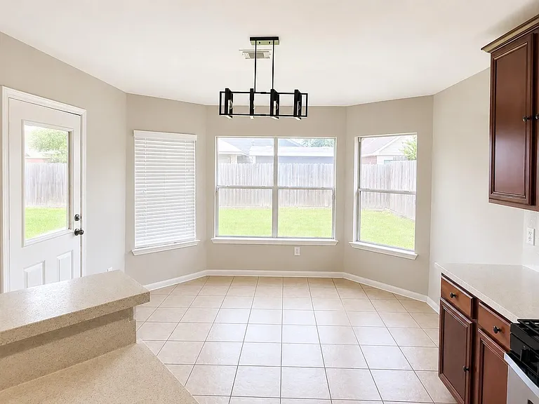 5817 Village Grove Dr — Photo 10