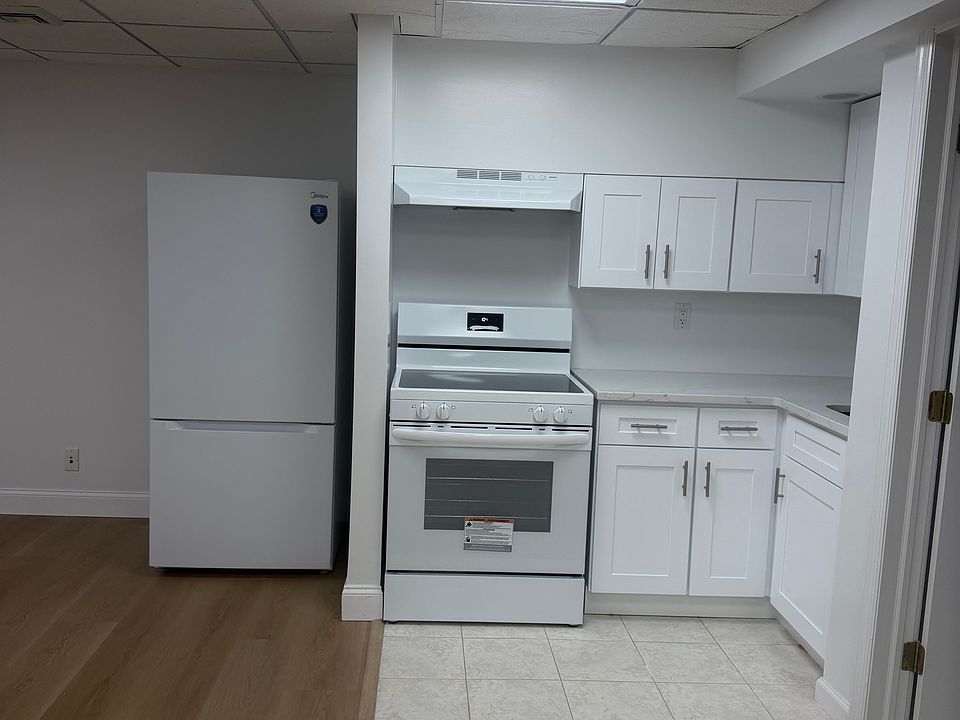 1st image of 40 Hunting St