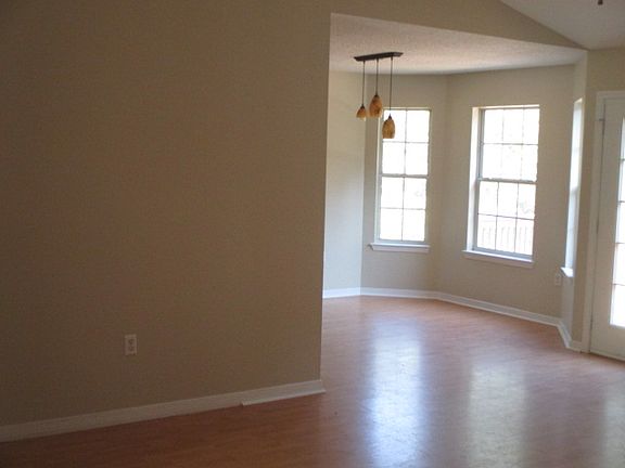 4th image of 177 Salvadore Dr