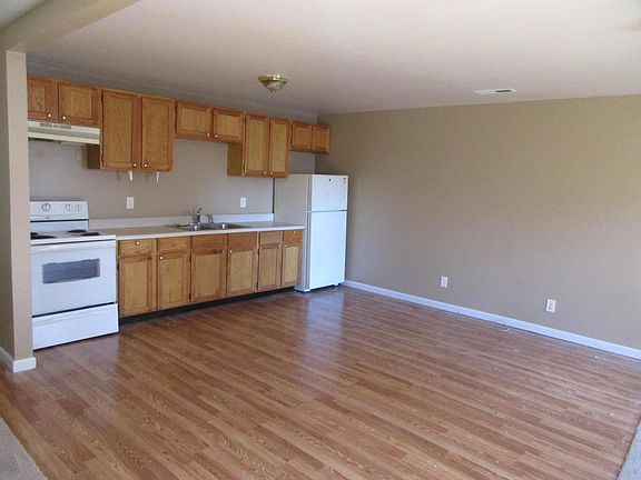 4th image of 2214 Harvey St