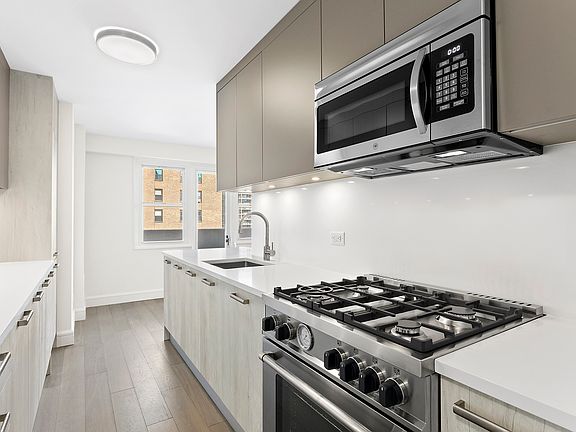 4th image of 100 W 93rd St APT 16