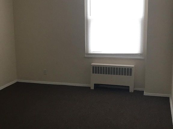 3rd image of 935 N Main St APT 205