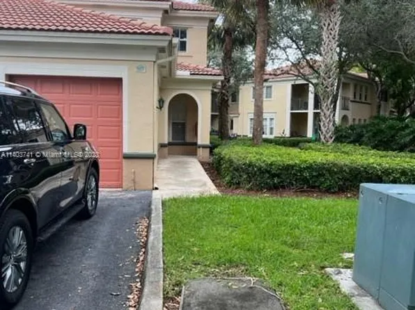 2486 Centergate Dr APT 107, Hollywood, FL 33025