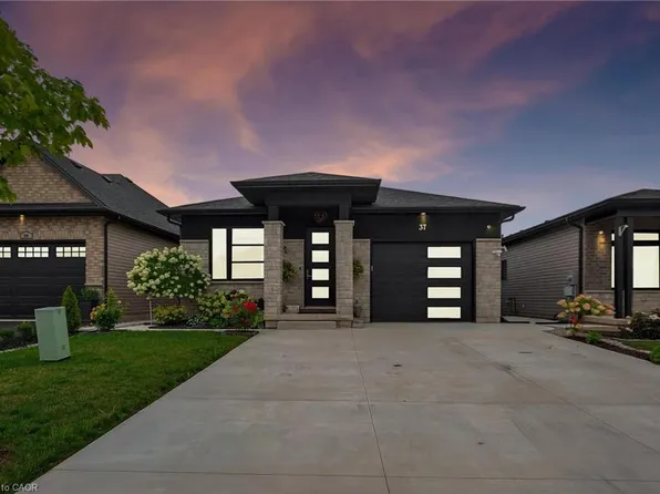 37 Kensington St, Welland, ON L3C 0G4