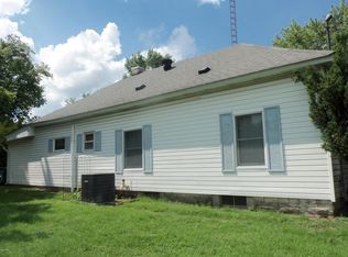 425 S Central St, Benton, IL 62812