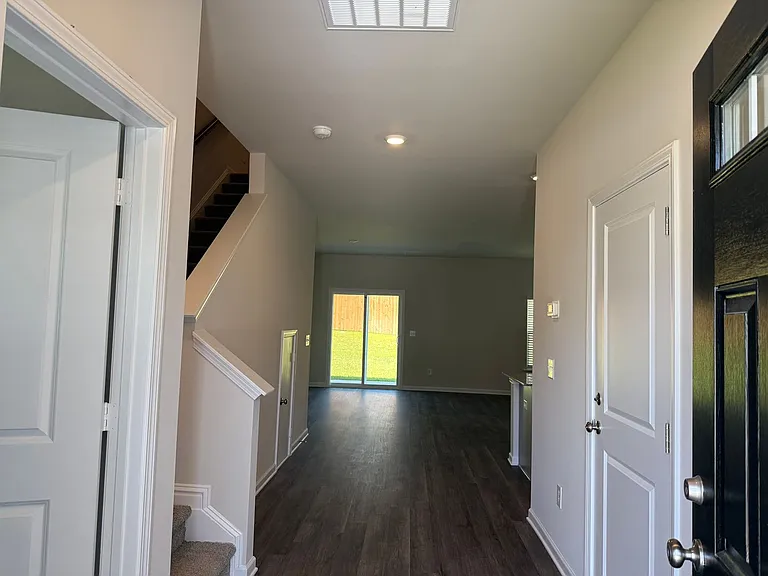 317 S Lake Dr — Photo 6