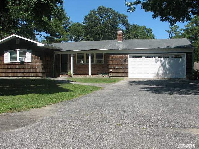 1st image of 8 Easterly Ct