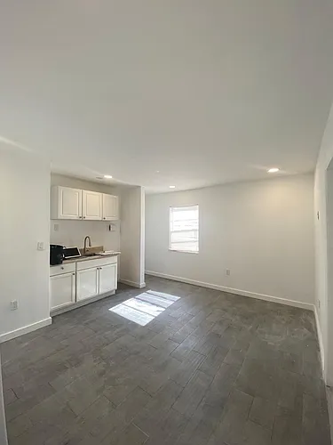 14280 NE 6th Ave Photo 1