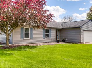 803 Plymouth Ln, Island Lake, IL 60042