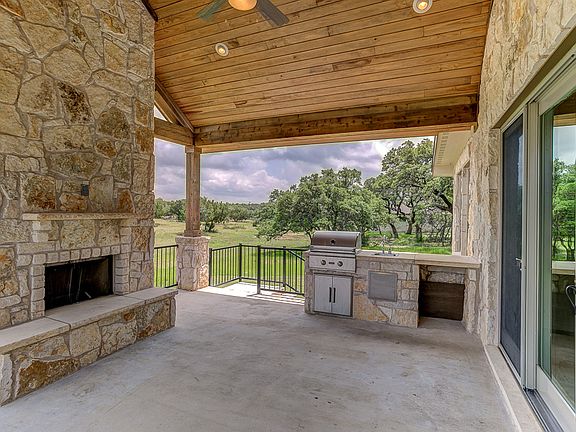 Outdoor Kitchen
