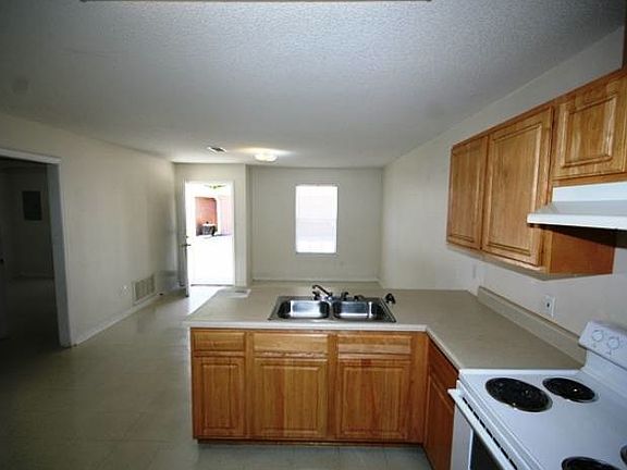 4th image of 2150 W Belmont St #B