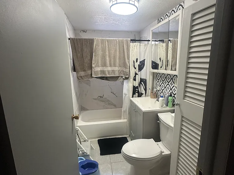 623 S 33rd St #3 — Photo 8