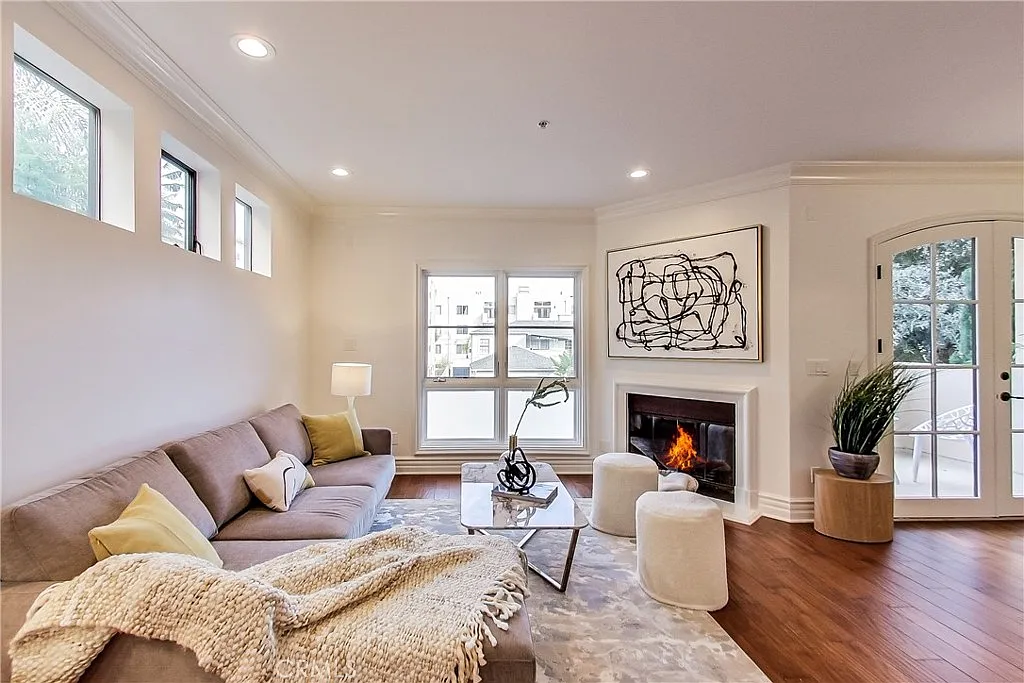 3 bed, 2.5 bath, 1695 sqft, $5,000 — Photo 4