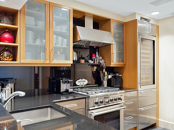 5th image of 146 W 57th St #75D