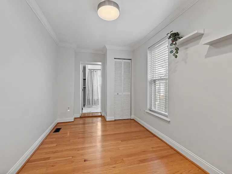 8 E Randall St — Photo 11