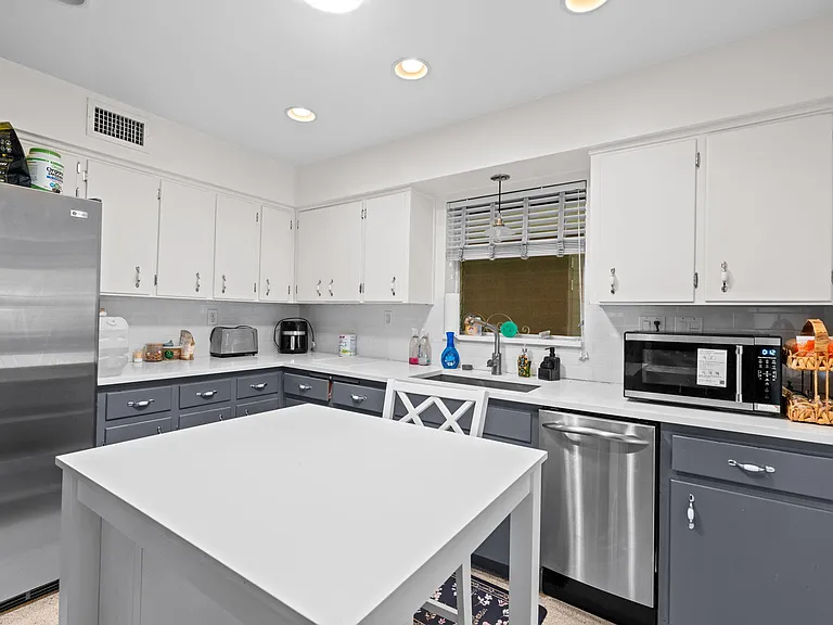 224 N Gordon Rd — Photo 17