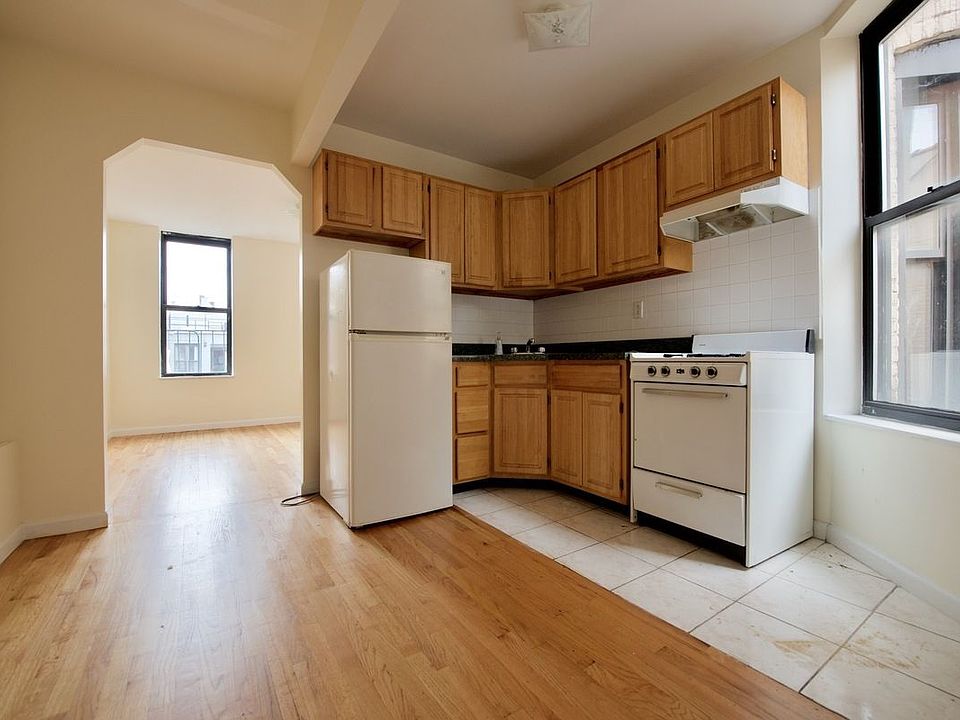 1st image of 160 Allen St #17