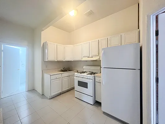 Rented by Pear NYC LLC | media 4