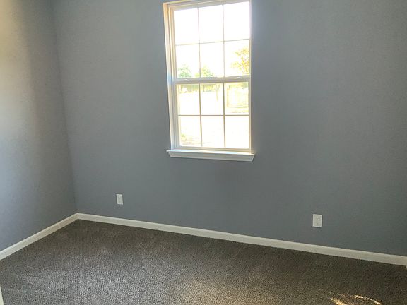 5th image of 400 Gladys St
