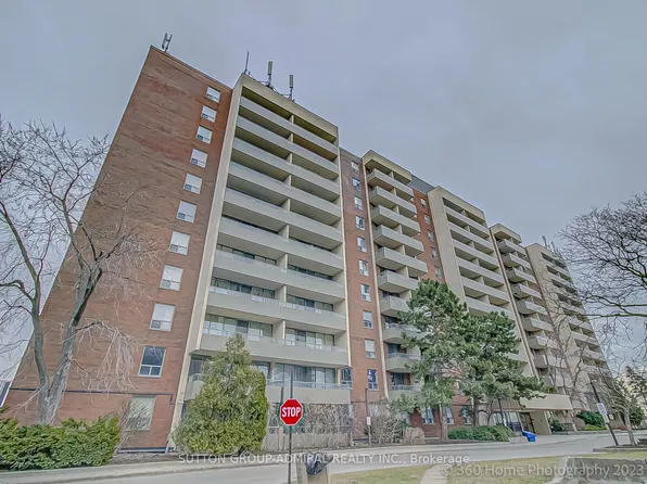 1 Four Winds Dr #106, Toronto, ON M3J 2T1